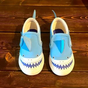 Vans size 8 toddler shark shoes